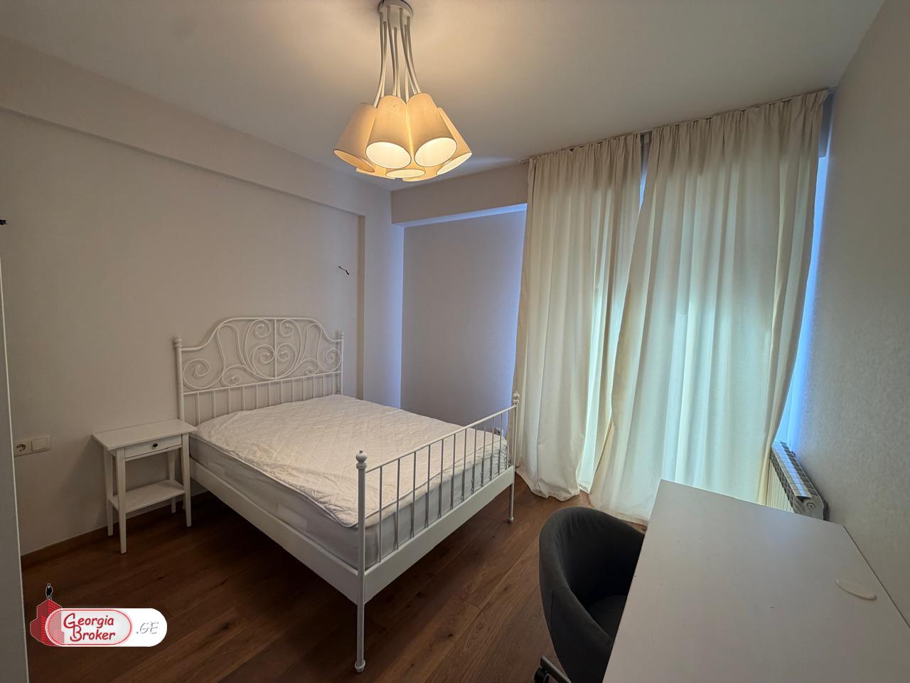 nearly repaired 5-room apartment for rent